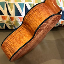 Load image into Gallery viewer, Kamaka HF-3D4i Jake Blue Deluxe Tenor Ukulele #250383