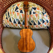 Load image into Gallery viewer, Kamaka HF-3D2I Tenor Ukulele Deluxe2 Slotted Head #240479
