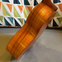 Load image into Gallery viewer, Kamaka HF-2 Concert Ukulele #260120