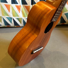 Load image into Gallery viewer, Kamaka HF-2 Concert Ukulele #260120