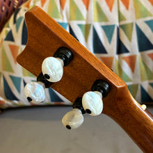 Load image into Gallery viewer, Kamaka HF-2 Concert Ukulele #260120