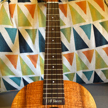 Load image into Gallery viewer, Kamaka HF-35 5-String Tenor Ukulele #260024
