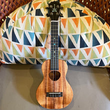 Load image into Gallery viewer, KoAloha KCM-00 Concert Ukulele #2512211