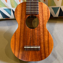 Load image into Gallery viewer, Kamaka HF-1 Soprano Ukulele #250585