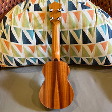 Load image into Gallery viewer, Kamaka HF-1 Soprano Ukulele #250585