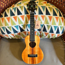 Load image into Gallery viewer, KoAloha KCM-00 Factory Special Concert Ukulele #2604271