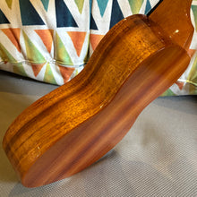 Load image into Gallery viewer, KoAloha KCM-00 Factory Special Concert Ukulele #2604271