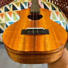 Load image into Gallery viewer, KoAloha KCM-00 Factory Special Concert Ukulele #2604271