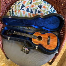 Load image into Gallery viewer, Kamaka HF-3D2 Tenor Ukulele Abalone Deluxe #241418