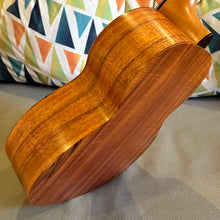 Load image into Gallery viewer, Kamaka HF-3 Tenor Ukulele #260250