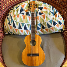 Load image into Gallery viewer, Kamaka HF-35 5-String Tenor Ukulele #260026
