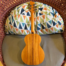 Load image into Gallery viewer, Kamaka HF-35 5-String Tenor Ukulele #260026