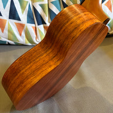 Load image into Gallery viewer, Kamaka HF-2 Concert Ukulele #250862