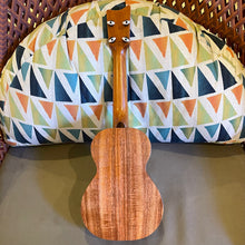 Load image into Gallery viewer, Kamaka HF-2 Concert Ukulele #250808