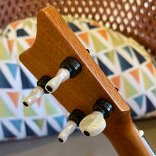 Load image into Gallery viewer, Kamaka HF-2 Concert Ukulele #250808