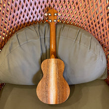 Load image into Gallery viewer, KoAloha KCM-00 Concert Ukulele with L.R.Baggs FIVE.O ukulele pickup system #2401052