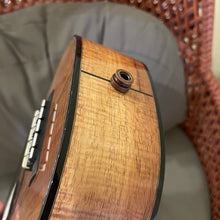 Load image into Gallery viewer, Kamaka HF-2D2I ABV Concert Ukulele Deluxe2 Slotted Head with L.R.Baggs FIVE.O #220913
