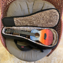 Load image into Gallery viewer, Kanile'a 'Ilikai Tenor Ukulele #28239