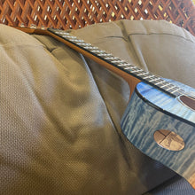 Load image into Gallery viewer, Kanile'a 'Ilikai Tenor Ukulele #28239