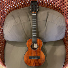 Load image into Gallery viewer, Kamaka HF-3D4i Jake Blue Deluxe Tenor Ukulele #231236