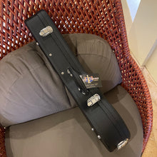 Load image into Gallery viewer, Kamaka HF-3D4i Jake Blue Deluxe Tenor Ukulele #231236