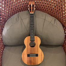 Load image into Gallery viewer, Kamaka HF-3i Emop Slotted-head Ebony Fretboard Tenor Ukulele #230011