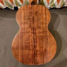 Load image into Gallery viewer, Kamaka HF-35 5-String Tenor Ukulele #241126