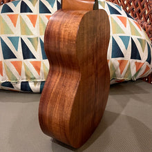 Load image into Gallery viewer, Kamaka HF-35 5-String Tenor Ukulele #241126