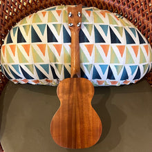 Load image into Gallery viewer, Kamaka HF-2 Concert Ukulele #250206