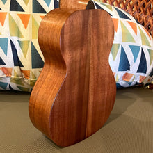 Load image into Gallery viewer, Kamaka HF-2 Concert Ukulele #250206