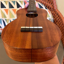 Load image into Gallery viewer, Kamaka HF-2 Concert Ukulele #250206
