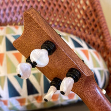Load image into Gallery viewer, Kamaka HF-2 Concert Ukulele #250206