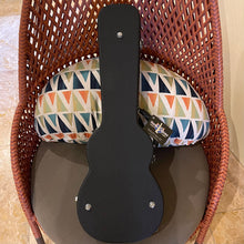 Load image into Gallery viewer, Kamaka HF-4 Baritone Ukulele #250129