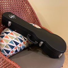 Load image into Gallery viewer, Kamaka HF-4 Baritone Ukulele #250129