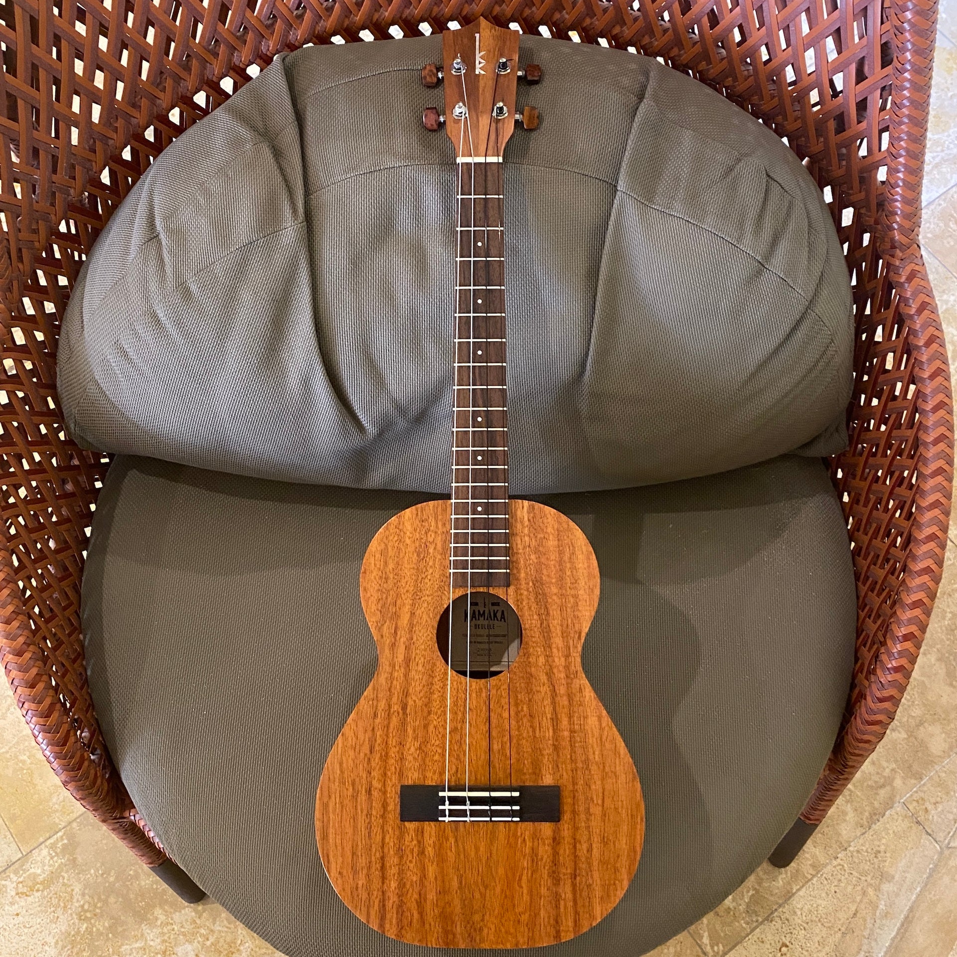 Kamaka HF-4 Baritone Ukulele