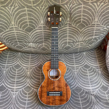Load image into Gallery viewer, Kamaka HF-2D2I Concert Ukulele Deluxe2 Slotted Head #230532