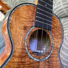 Load image into Gallery viewer, Kamaka HF-2D2I Concert Ukulele Deluxe2 Slotted Head #230532