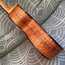 Load image into Gallery viewer, Kamaka HF-2D2I Concert Ukulele Deluxe2 Slotted Head #230532