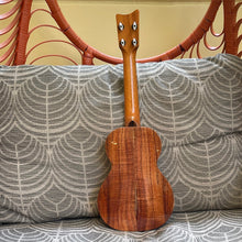 Load image into Gallery viewer, Kamaka HF-2D Concert Ukulele Deluxe #212017