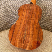 Load image into Gallery viewer, Kamaka HF-2D Concert Ukulele Deluxe #212017