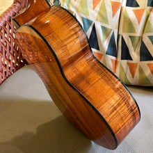 Load image into Gallery viewer, Kamaka HF-3D2I Tenor Ukulele Deluxe2 Slotted Head #240479
