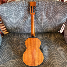 Load image into Gallery viewer, Kamaka HF-3D4i Jake Blue Deluxe Tenor Ukulele #250840
