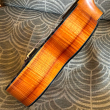 Load image into Gallery viewer, Kamaka HF-3D4i Jake Blue Deluxe Tenor Ukulele #250840
