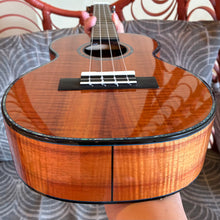 Load image into Gallery viewer, Kamaka HF-3D4i Jake Blue Deluxe Tenor Ukulele #250840
