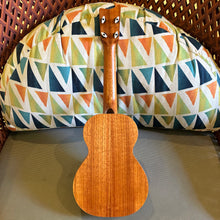 Load image into Gallery viewer, Kamaka HF-2 Concert Ukulele #260120
