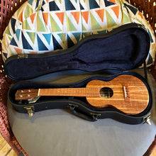 Load image into Gallery viewer, Ana'ole AC CURLY KOA Concert Ukulele #28210426
