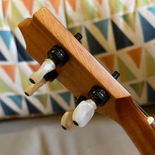 Load image into Gallery viewer, Kamaka HF-1 Soprano Ukulele #250585
