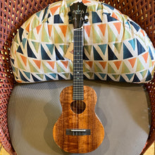 Load image into Gallery viewer, KoAloha KTM-00 Tenor Ukulele #2512082
