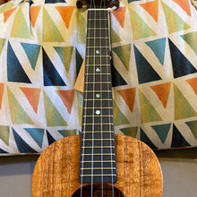 Load image into Gallery viewer, KoAloha KTM-00 Tenor Ukulele #2601071
