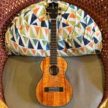 Load image into Gallery viewer, Kamaka HF-3D2 Tenor Ukulele Abalone Deluxe #241418
